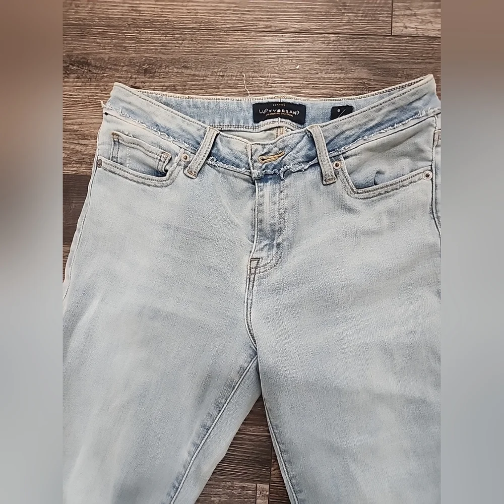 Lucky Brand Women's Faded Blue Skinny Jeans - Picture 2 of 9
